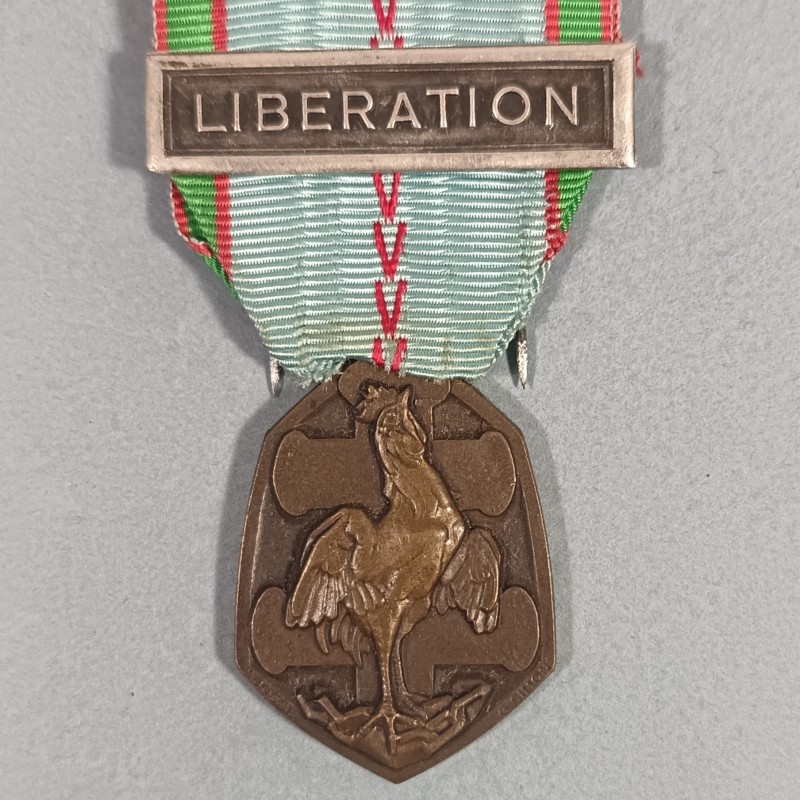 MEDAILLE COMMEMORATIVE GUERRE 1939-1945 ARMEE DE LIBERATION AVEC BARRETTE LIBERATION